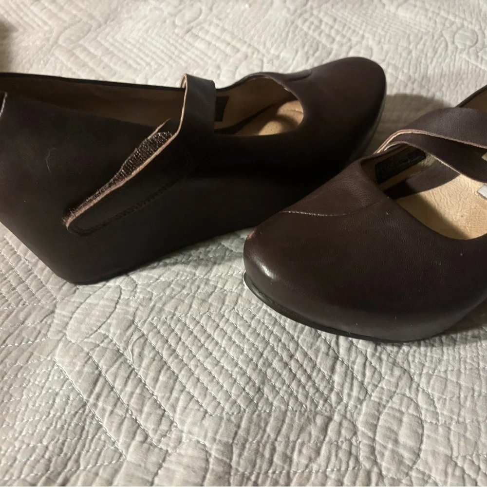 TSUBO Soft Leather Wedges-Size 9 - Picture 4 of 8